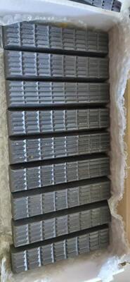 slip, slips, vice jaw strip, grip, grips for drill rod, jaw strip,